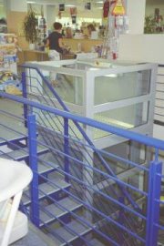 Senkrechtaufzug BLS im Ladengeschäft